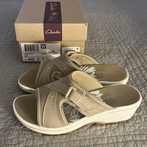 Tan and White slides by Clarks, EUC, for sale as is!
